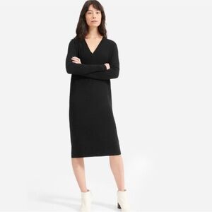 Everlane Womens Vneck black cashmere sweater dress size XS relaxed fit